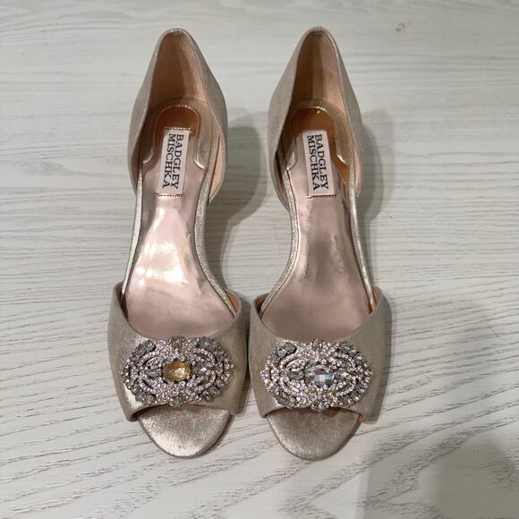 Badgley Mischka Petrina Gold Shoes Heels Pumps Designer Flaw Size 6.5 - Picture 9 of 10